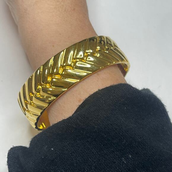 J. Crew JCREW signed bangle bracelet gold tone heavy classic preppy versatile - Picture 6 of 9